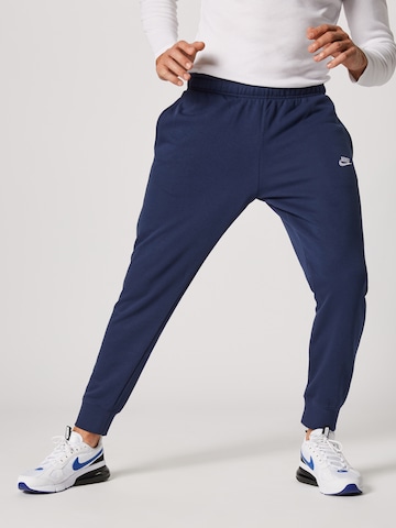 Nike Sportswear Tapered Broek in Blauw