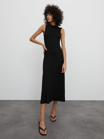 EDITED فستان 'Talia' بلون أسود