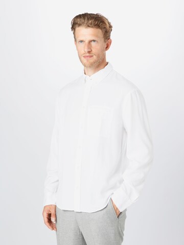 Filippa K - Ajuste regular Camisa 'Zachary ' en blanco: frente