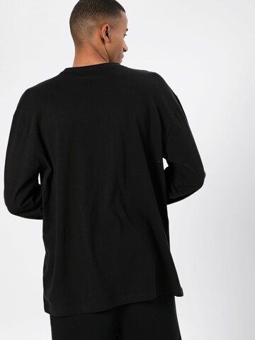 T-Shirt Urban Classics en noir