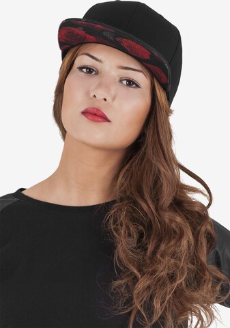 Casquette 'Roses' Flexfit en noir : devant