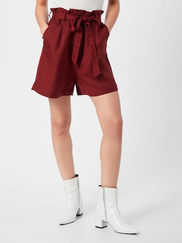 SOAKED IN LUXURY Regular Pleat-Front Pants 'SL Fayette Shorts' in Red: front
