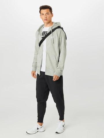 Regular fit Giacca di felpa 'Club' di Nike Sportswear in grigio