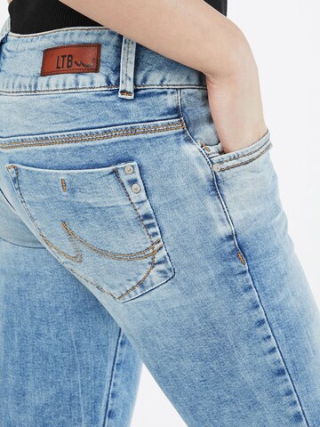 Coupe slim Jean 'MOLLY' LTB en bleu