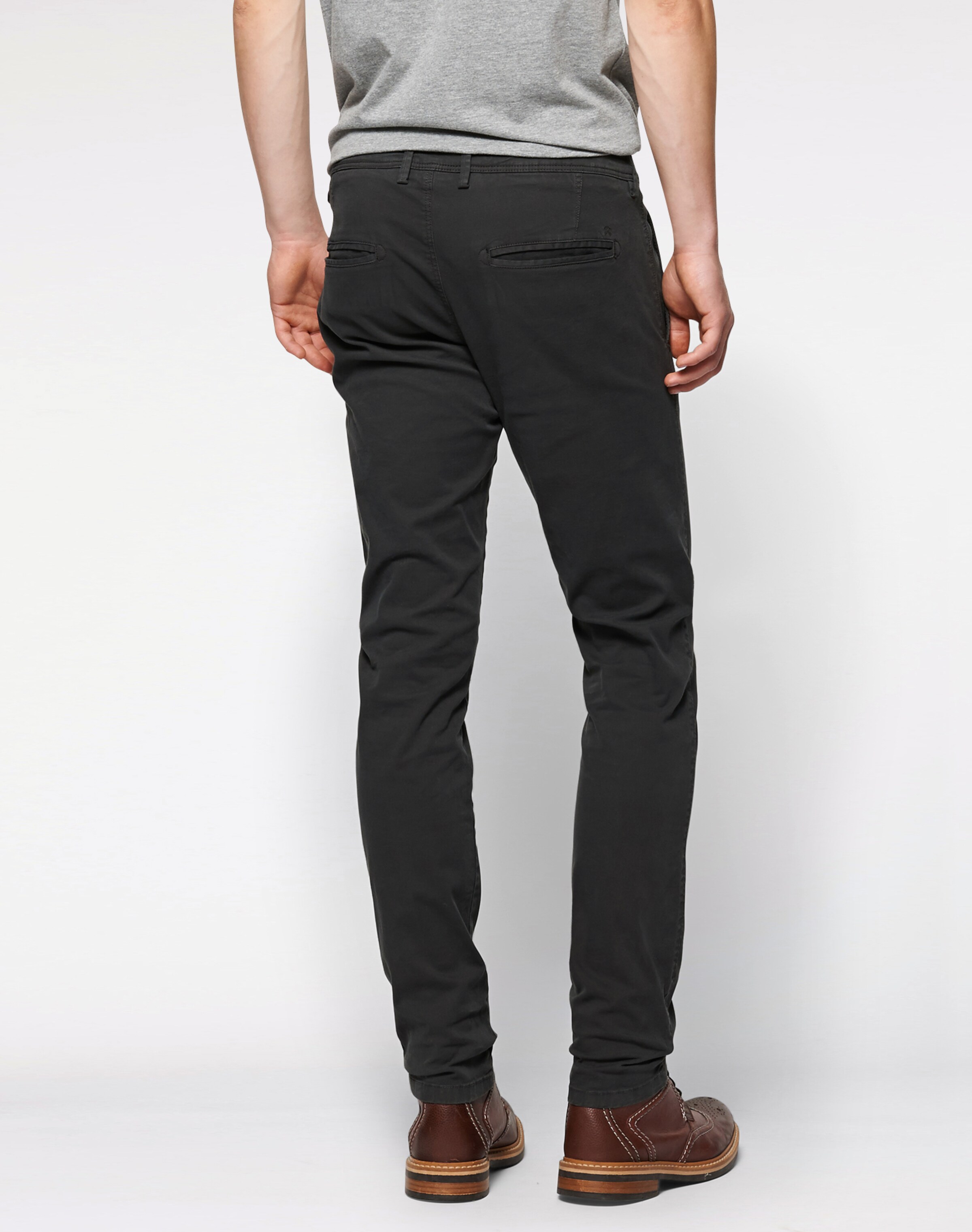SELECTED HOMME Chino 'One Luca Phantom' in de kleur Donkergrijs / Zwart: Achteraanzicht