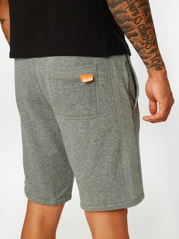 Regular Pantalon Superdry en gris