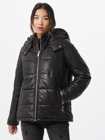 Maze Jacke in Schwarz: Vorderseite