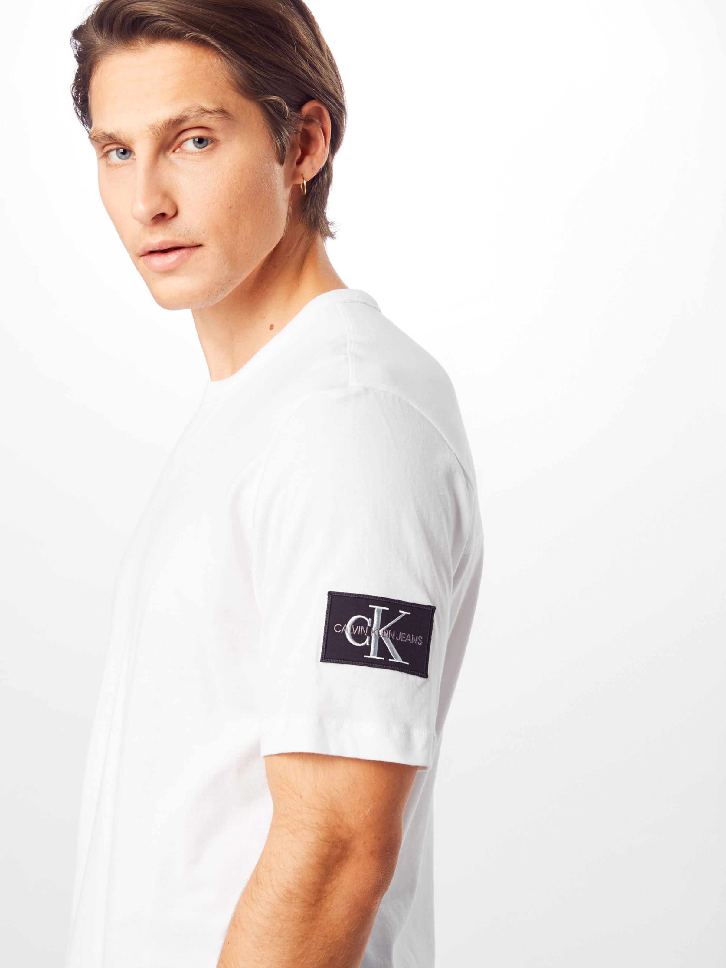 Männer Shirts Calvin Klein Jeans Shirt 'MONOGRAM SLEEVE BADGE REG TEE' in Weiß - OS64622