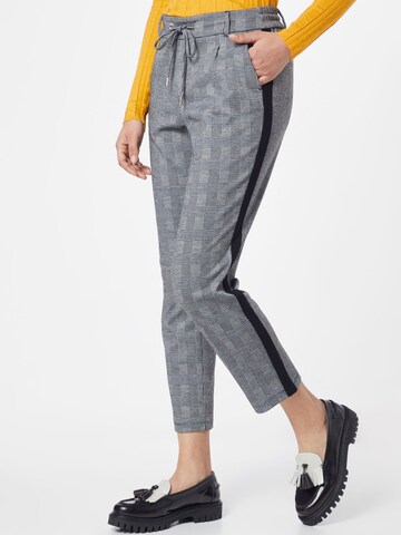 Regular Pantalon à pince s.Oliver en gris : devant