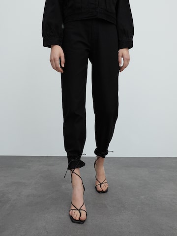 EDITED Regular Jeans 'Mirea' i svart: framsida