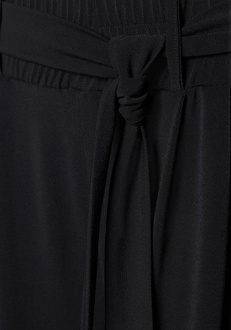 LASCANA Wide leg Pleat-front trousers in Black