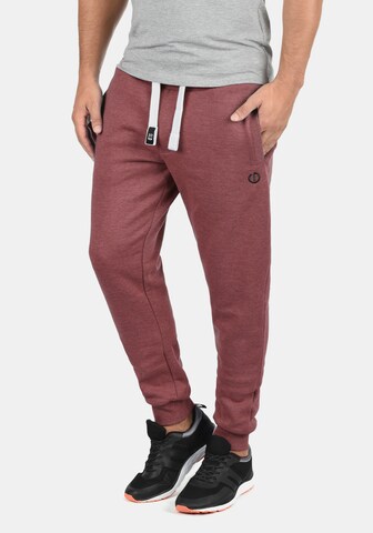 !Solid Tapered Pants 'Benn' in Red: front