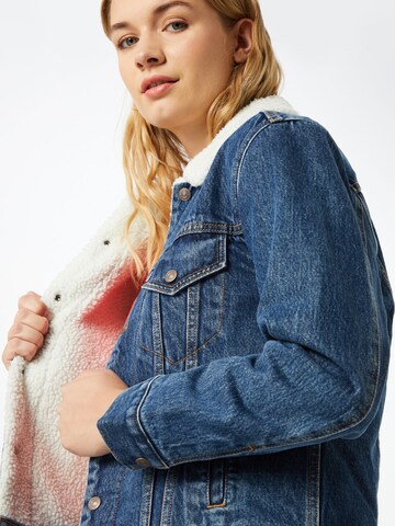 LEVI S Between Season Jacket Ex BF Sherpa Trucker in Blue ABOUT YOU