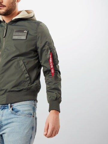 ALPHA INDUSTRIES Regular Fit Jacke in Grün