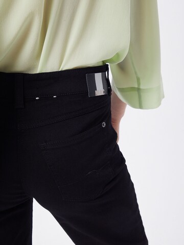 Coupe slim Jean 'Angela' MAC en noir