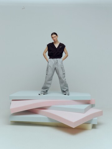 Minimal Cargo Look by Nike