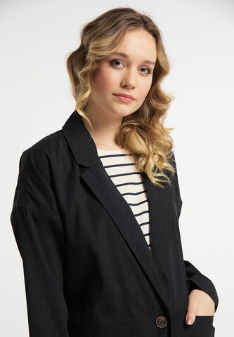 DREIMASTER Between-Seasons Coat in Black: front