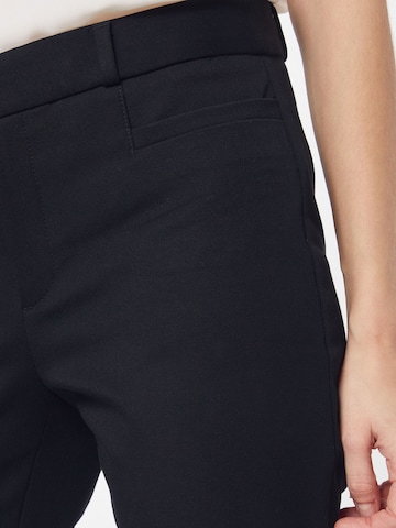 Regular Pantaloni eleganți de la Banana Republic pe negru