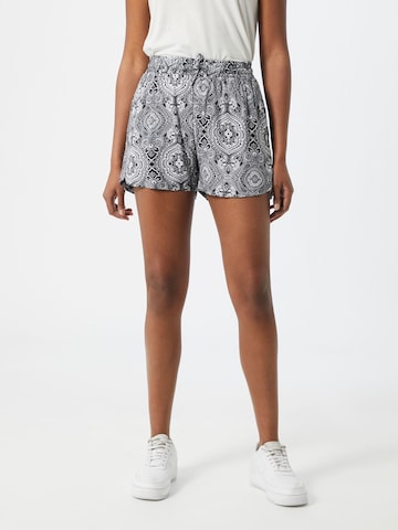 Urban Classics Shorts in Weiß: front