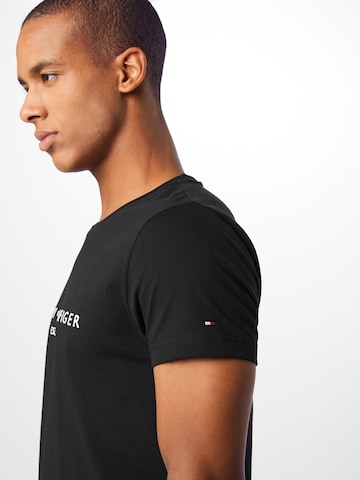 TOMMY HILFIGER Regular Fit T-Shirt in Schwarz