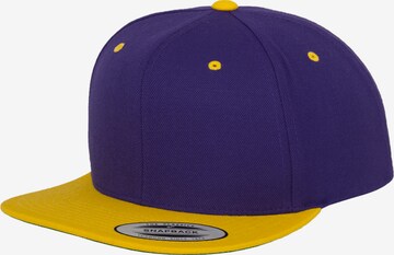 Casquette Flexfit en violet : devant