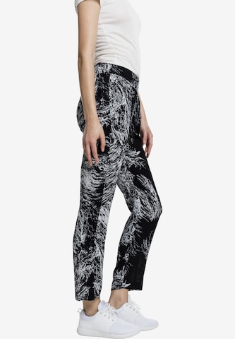 Urban Classics Regular Pants in Black