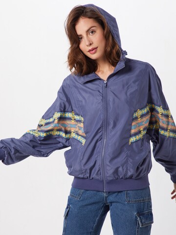 Urban Classics Přechodná bunda – modrá: přední strana