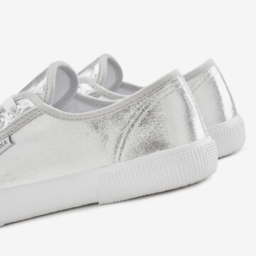 LASCANA Sneakers laag in Zilver