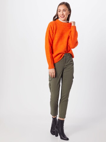 Tapered Pantaloni cu buzunare 'Samira' de la Soyaconcept pe verde