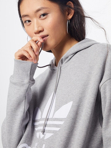 ADIDAS ORIGINALS Sweatshirt 'Trefoil' in Grau