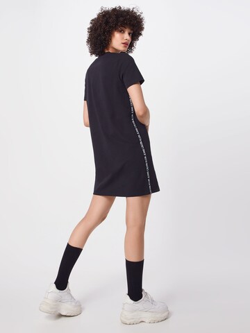 Robe d’été Calvin Klein Jeans en noir : derrière