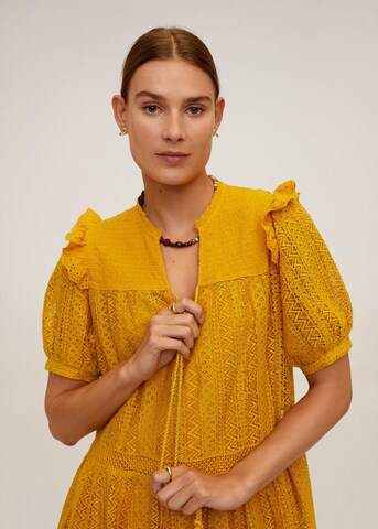 Rochie 'Pasion' de la MANGO pe galben