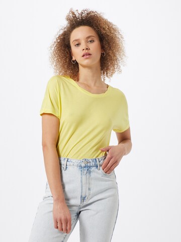 BRAX T-shirt 'Caelen' i gul: framsida
