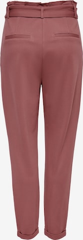 Tapered Pantaloni con pieghe di ONLY in rosso: frontale