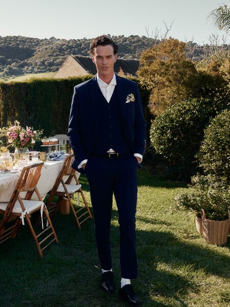 Oscar - Royal Blue Three-Piece Suit Look