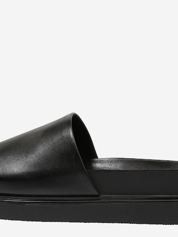 VAGABOND SHOEMAKERS Mules 'Erin' in Black