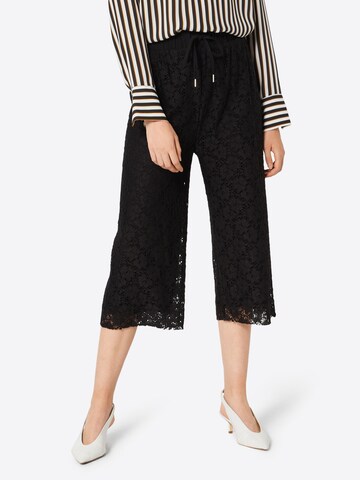 Urban Classics Wide leg Trousers in Black: front