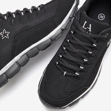 Sneaker low de la LASCANA pe negru