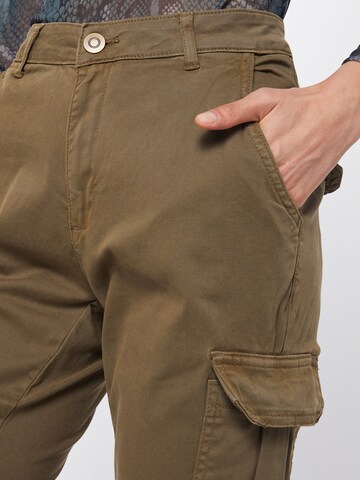 Tapered Pantaloni cargo di Urban Classics in verde