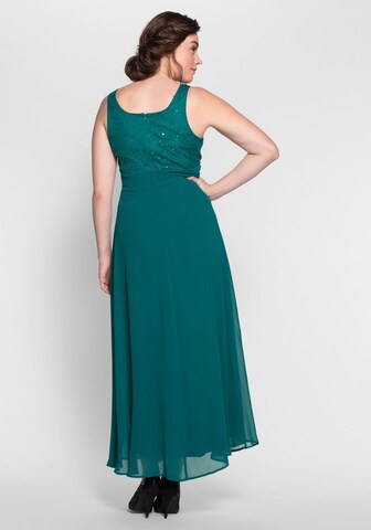 Rochie de seară de la SHEEGO pe verde