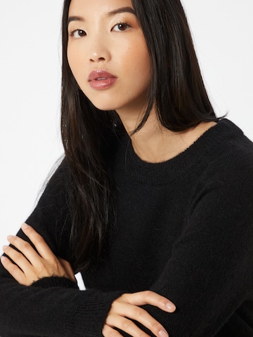 Pull-over 'LULU' SELECTED FEMME en noir