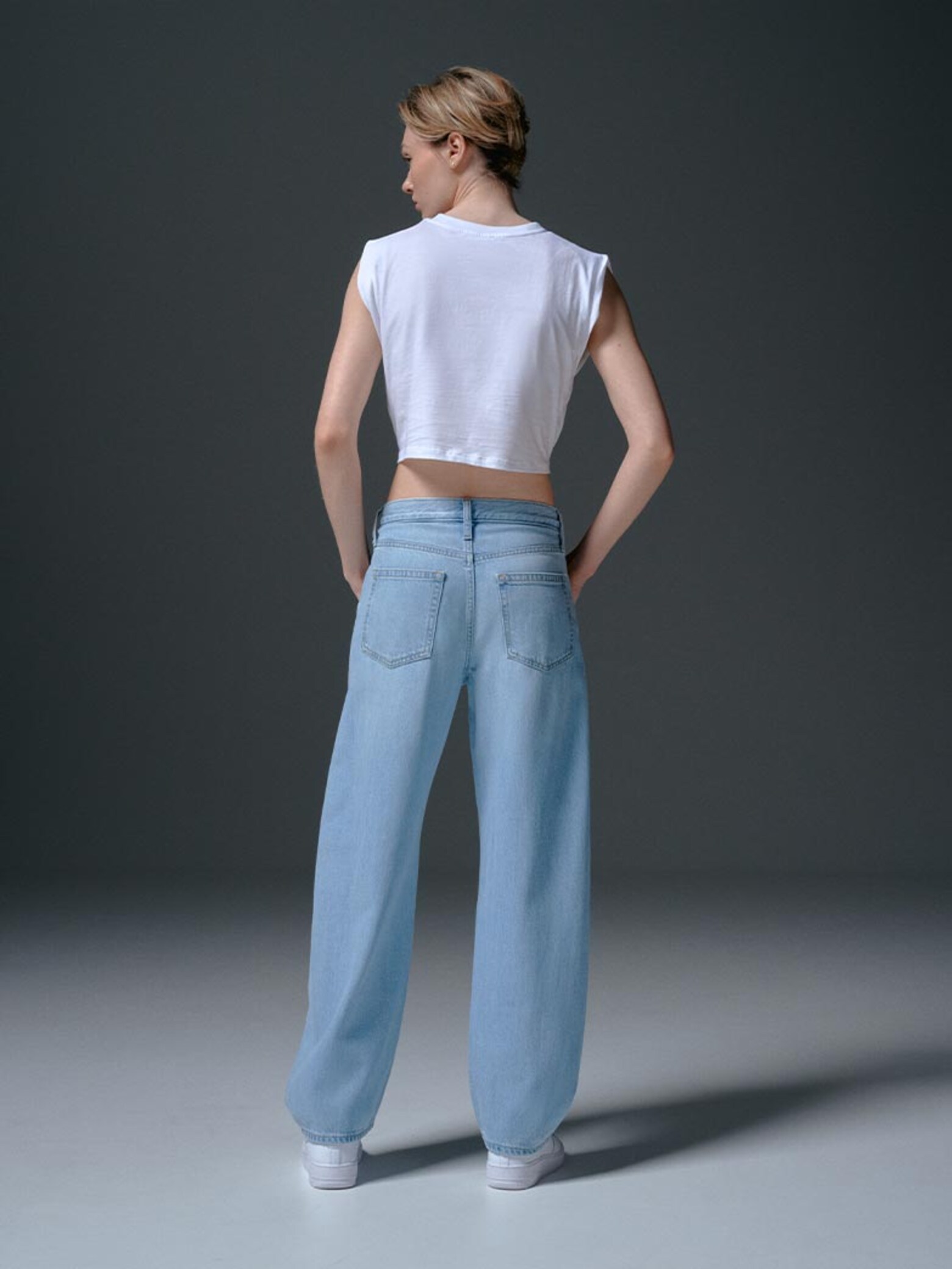Para amantes del diseño escultural The Barrel Jeans