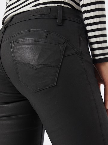 Skinny Jeans de la Salsa Jeans pe negru