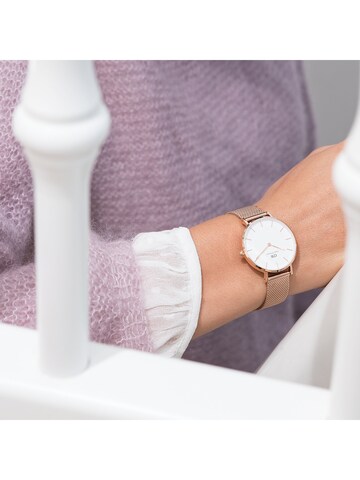 Daniel Wellington Analoginen kello 'Petite Melrose RG White' värissä kulta: edessä