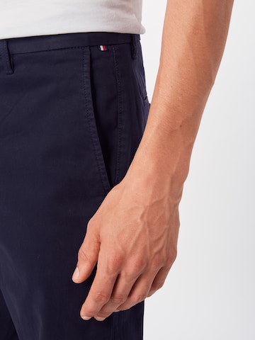 TOMMY HILFIGER Normální Chino kalhoty – modrá