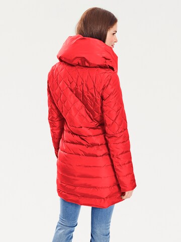 Manteau d’hiver heine en rouge : derrière