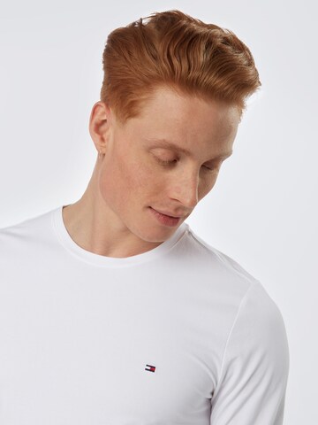 Coupe regular T-Shirt TOMMY HILFIGER en blanc