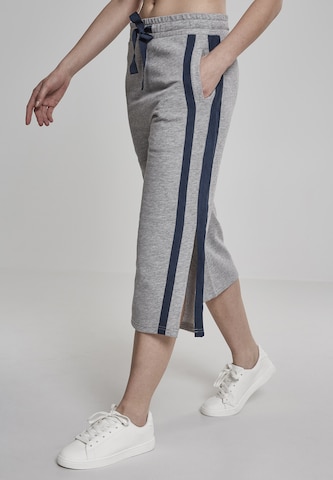Urban Classics Широки крачоли Панталон в сиво
