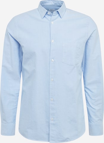 Coupe regular Chemise business 'M. Tim Oxford' Filippa K en bleu : devant