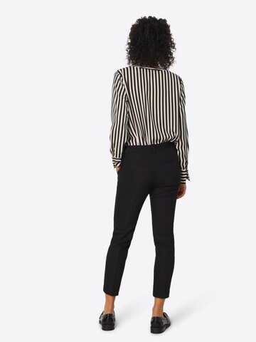 Coupe slim Pantalon à plis s.Oliver en noir : derrière